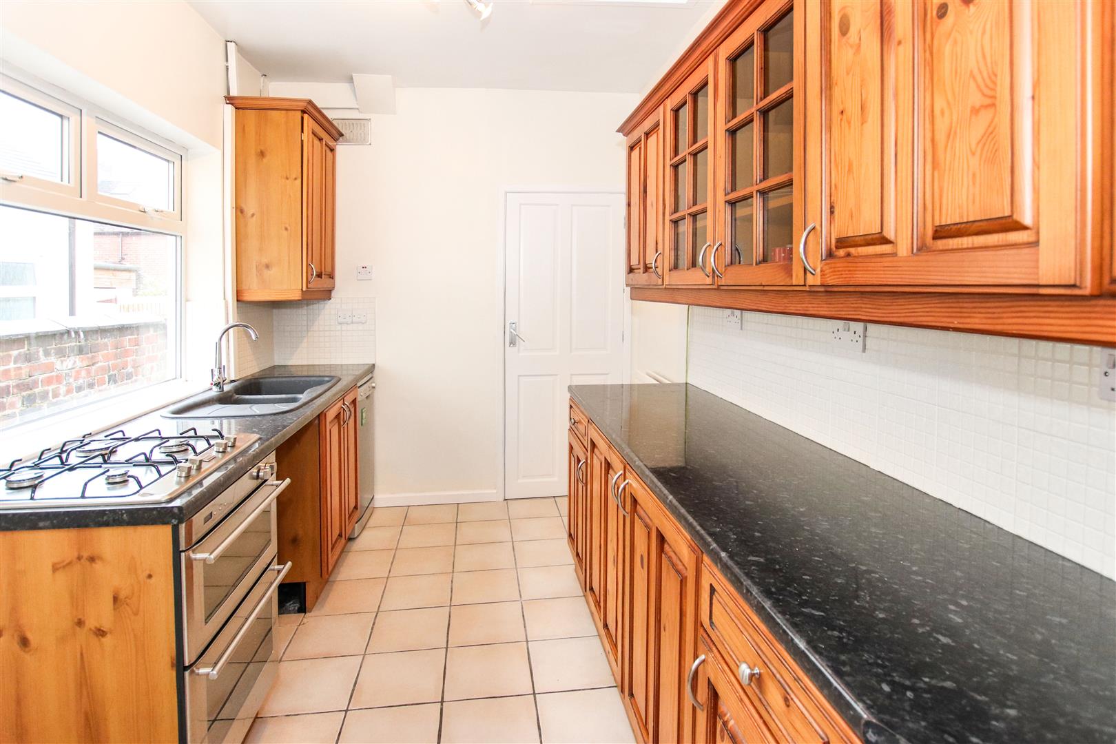 FITTED KITCHEN